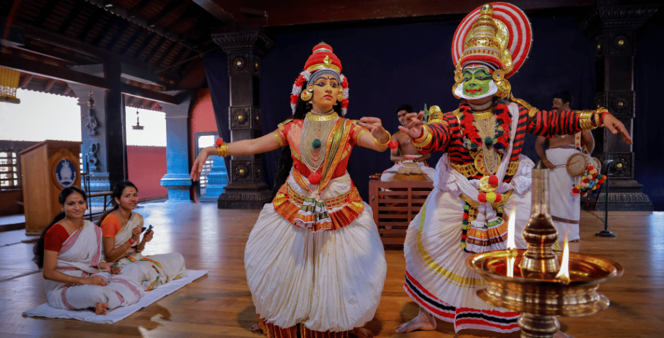 ENCHANTING KERALA BACKWATERS & HILLS TOUR PACKAGE